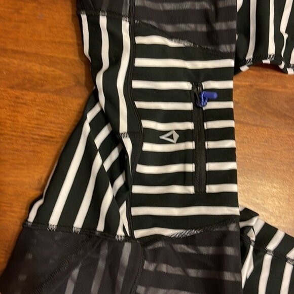 Ivivva by lululemon athletic cropped leggings size 14 - Picture 4 of 8